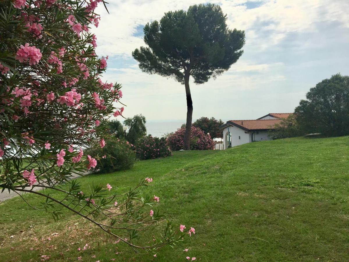 Sivinos Camping Boutique Manerba del Garda Bagian luar foto
